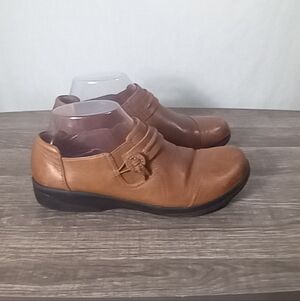 Clarks Collection Brown Cheyn Madi Flats Size 7W